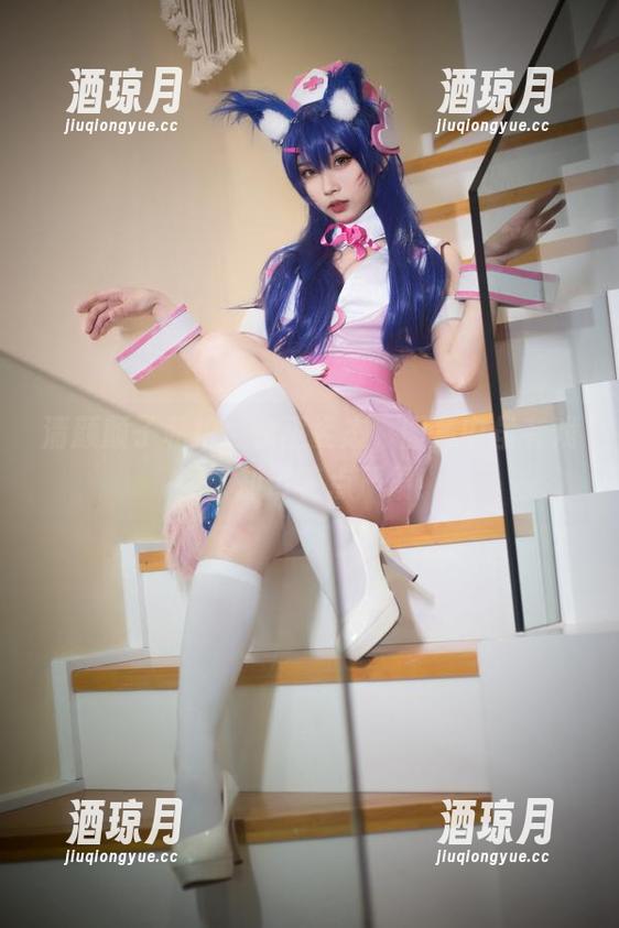 清颜颜子私拍：女巫姿态，图集中虽有戏谑，却带着点严肃！