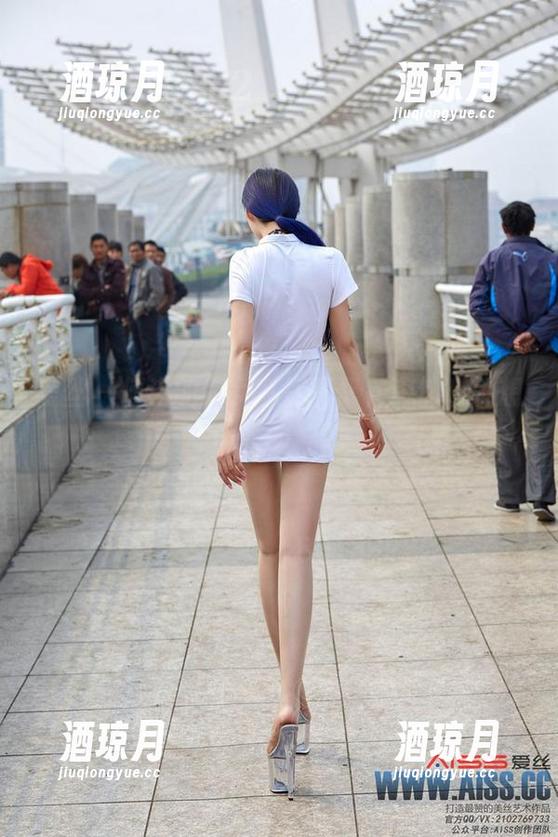 爱丝 - 何冉的修女私房图集，突然有种想偷看的冲动