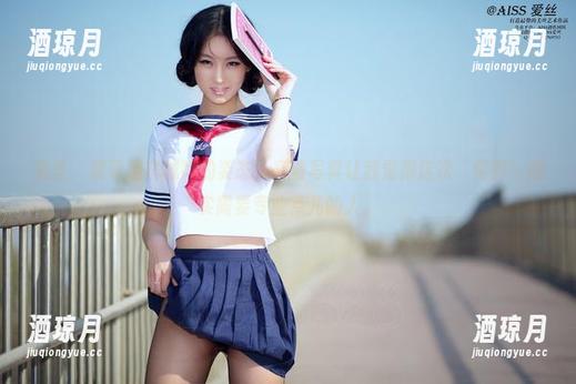 爱丝 - 索菲用机械师的姿态，高清写真让我觉得这次‘保养’确实需要专业点儿的人。