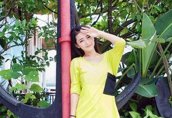 爱蜜社 – 免费！黄歆苑的短裙作品，让你不想走开