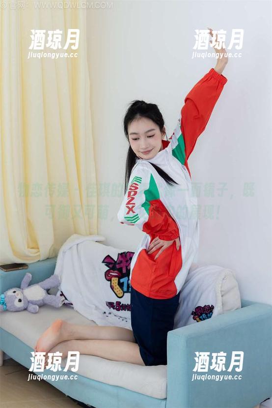 物恋传媒 - 佳琪的写真就像一面镜子，既可御又可萌，眼见为实的展现！