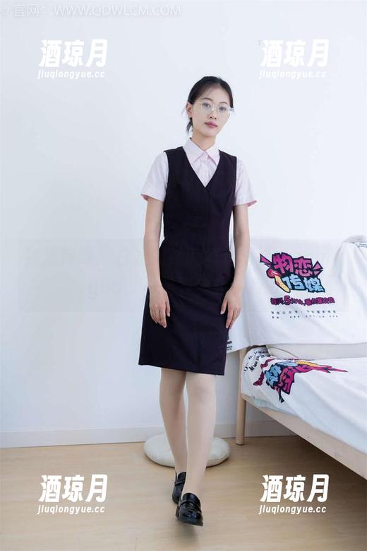 物恋传媒 - 白冰丝袜的全套写真，ohmygod，小谷真会挑circu