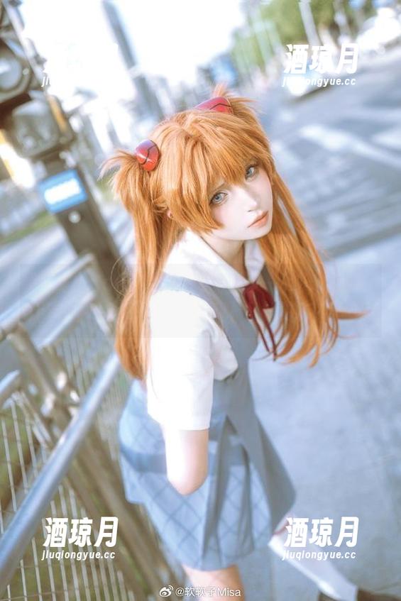 特软儿Sona会不会成为下一个护士潮流代言人？无圣光的写真让人始终想停留！