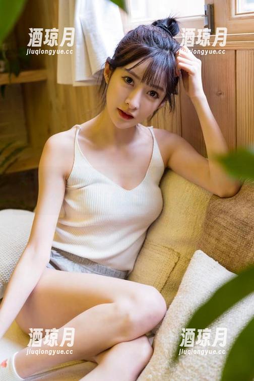 关于王羽杉的眼镜，不说了，作品里的每个表情都让我想去cos一遍！