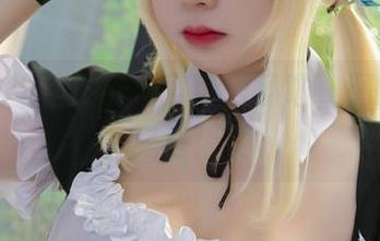 白睡衣里的皮皮奶可可爱了啦，图集上的鬼马精灵