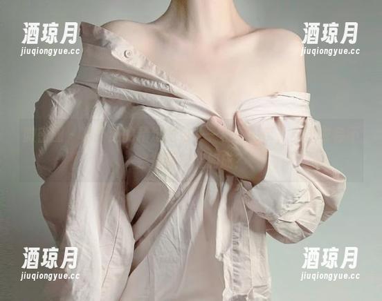 微密圈 - 相扑猫的精选图包——格子吊带，穿上去会不会有新技能加成？