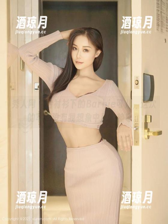 秀人网 - 白衬衫下的Barbie可儿，这次的写真没有我想象中那么神奇。