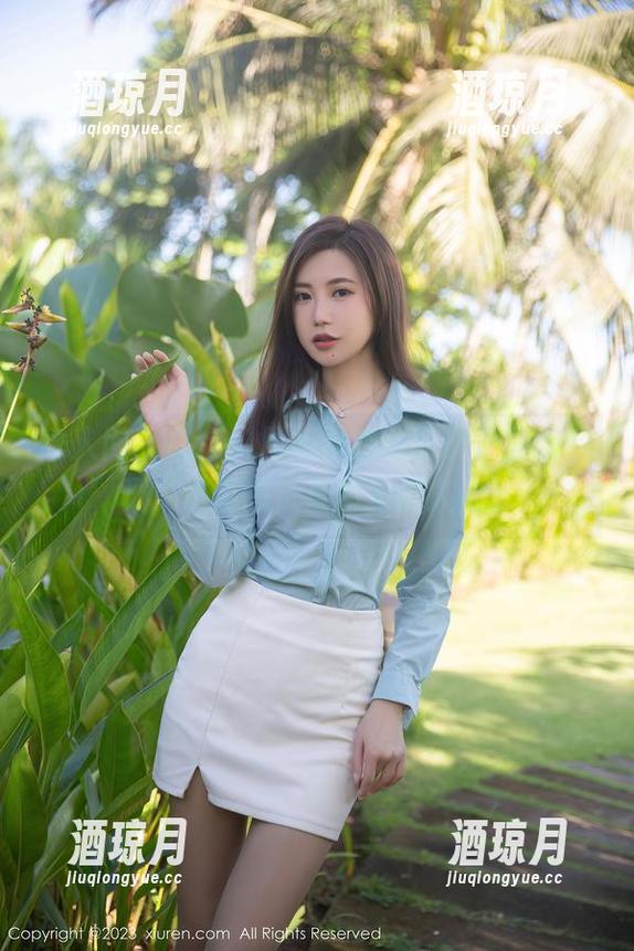 秀人网 - Carol周妍希定制的美足图集，呀，这姿态，直勾勾戳人心。
