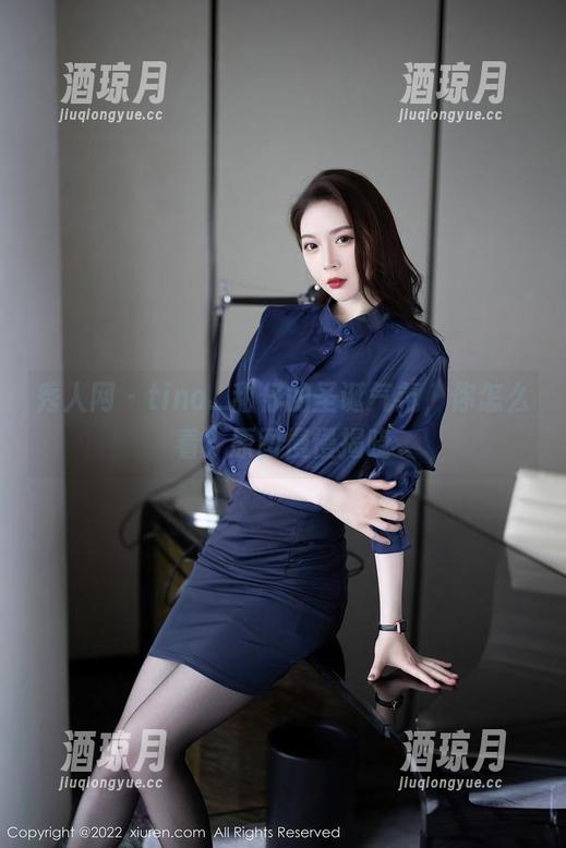 秀人网 - tina_甜仔的圣诞气氛，你怎么看？原图慢慢揭晓