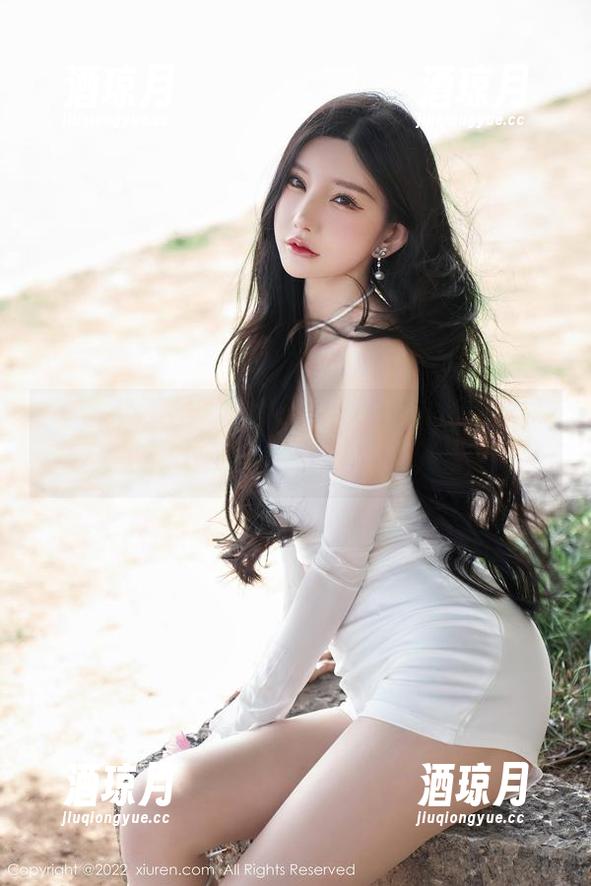 秀人网 - 妹妹登场！余贝拉bella的美图分享：她可比我还会摆Pose！