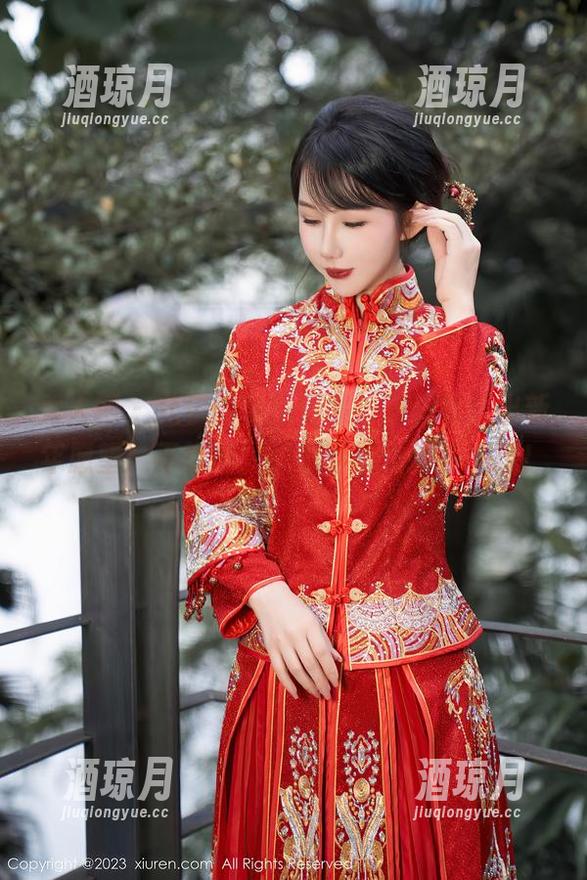 秀人网 - 允尔的私拍图集，花嫁就咳出新年愿望：不想嫁，只想围着婚纱转圈玩！