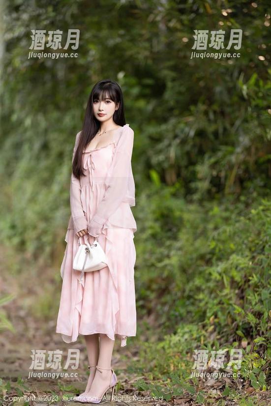 秀人网 - 区静瑶的甜心日常：最新图库来袭，宝藏细节满分，转眼就爱上！