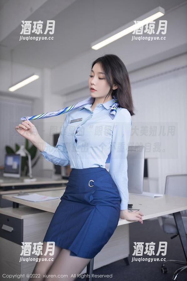 秀人网 - 图库里的“眼镜”，大美妞儿用画面和光线撕扯出一个不重样的自我。