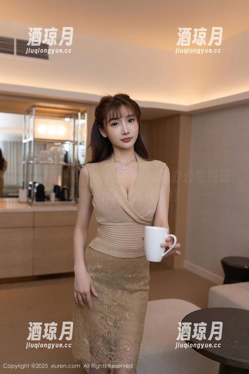 秀人网 - 为什么晚苏susu的办公室图册是唯一值得免费看的？