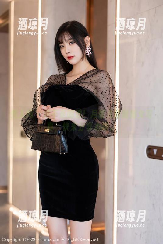 秀人网 - 这不是剧透！月酱儿最新修女写真，快来分享心得。
