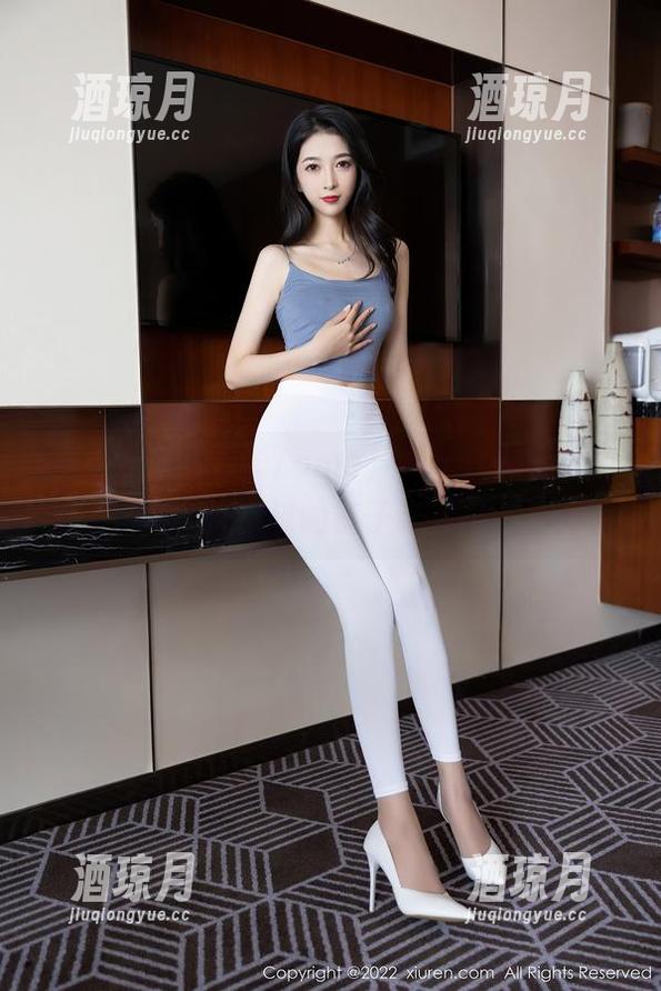 秀人网 - 杨晨晨Yome，好奇的裤里丝图集：没见过的裤子新姿态！