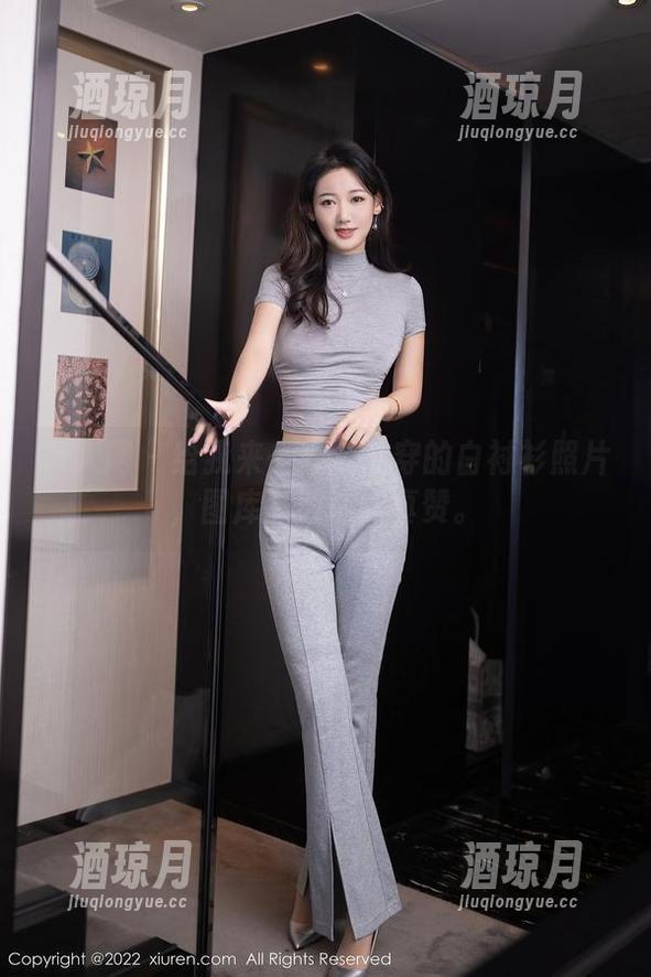 秀人网 - 给我来一打温妮穿的白衬衫照片，图库下载功能真赞。