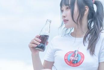 脱尾巴Mizuki的全套睡衣写真，让我沉迷于无声的羡慕中…