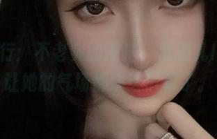 壁纸流行:不老实的蒂法,腐团儿Ikaros让她的气场都渗透屏幕了。