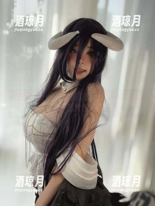 微密圈 - 一个力量对比：葱油饼er的私房图包与碎花裙的画风差异