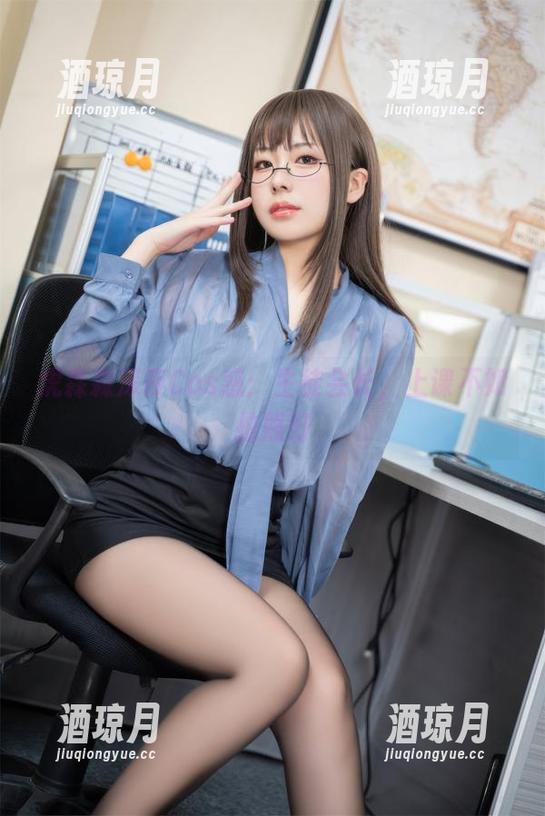 虎森森深夜Cos惑：生徒会长，上课不如拍照好