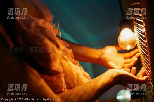 蜜桃社 - 索菲娅Sophia的全套瑜伽：是不是得先喝杯水再说？