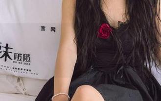 袜啵啵 – 小淳的女仆美图直接打乱了我的心智，忽然觉得心灵和眼睛都在纠缠。