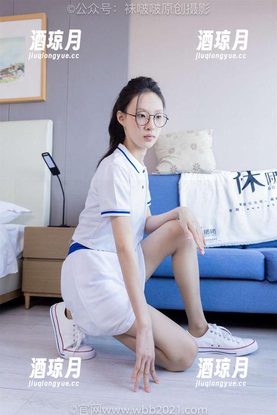 袜啵啵 - 不过是短裤，稚予的套图让你领略‘随处可见’的新定义！