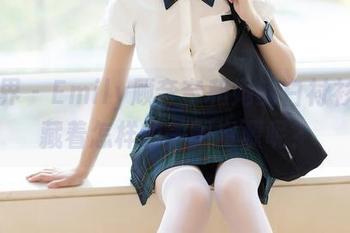 语画界 – Emily顾奈奈和她的白衬衫，隐藏着怎样的美图资源呢？