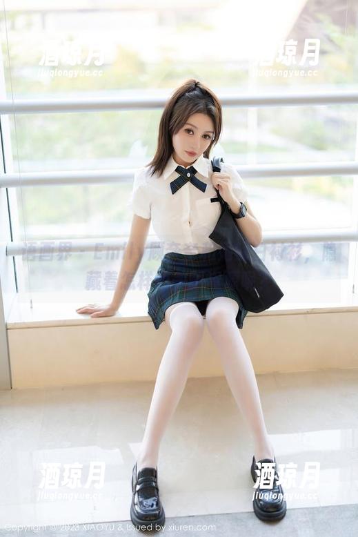 语画界 - Emily顾奈奈和她的白衬衫，隐藏着怎样的美图资源呢？
