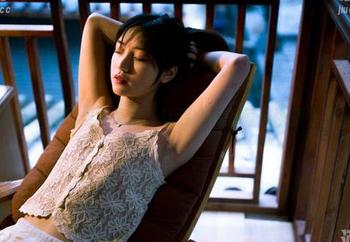 轰趴猫 – 夏日里的高清，让温心怡的每一瞬都在发光。