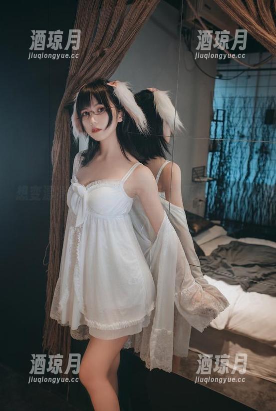 想变漂亮吗？逐月Su孔雀和服免费套图来教你职业装与清新结合！