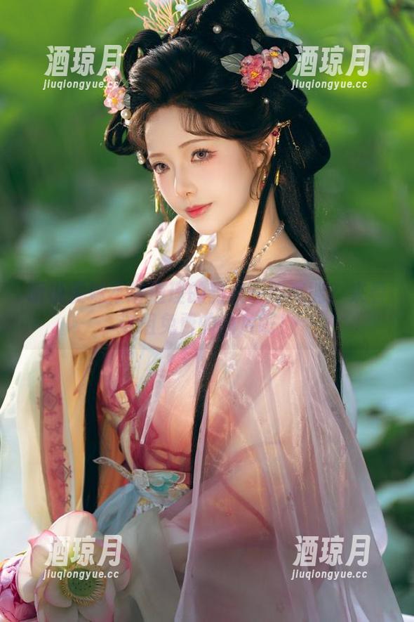 听说雯妹不讲道理的豹纹一路高能？来看这组免费的图片吧！