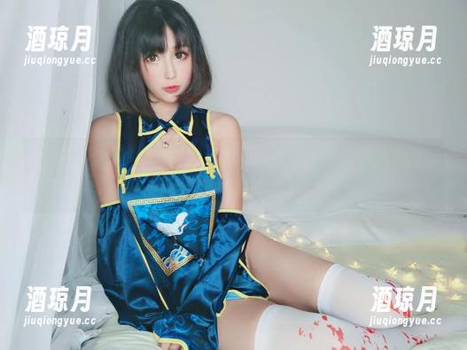 喂，在线上看雯粥粥i的蓝色制服原图，你没想到吧这个搭配居然能那么抢眼？