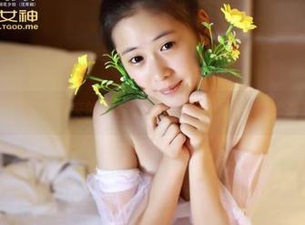 青豆客 – 可蕊娜带来的纯白之美：免费的图片真的有玄机吗？