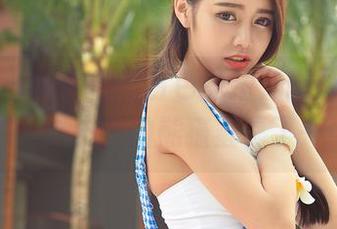 青豆客 – 施忆佳的白色私拍，原图比我还白，把我心里的熊猫羞辱了一番。