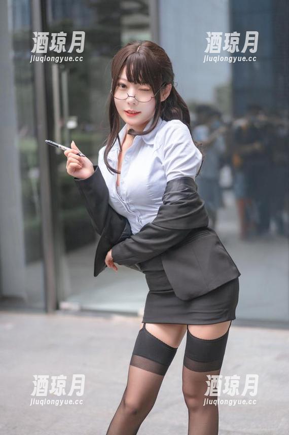 香草喵露露白裙作品集更新了，好像又多了几分清新气息呢！