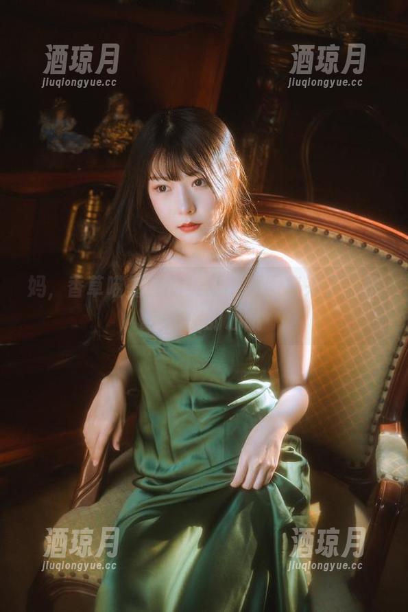妈，香草喵露露的美足高清图集来了，快小心你的心哦