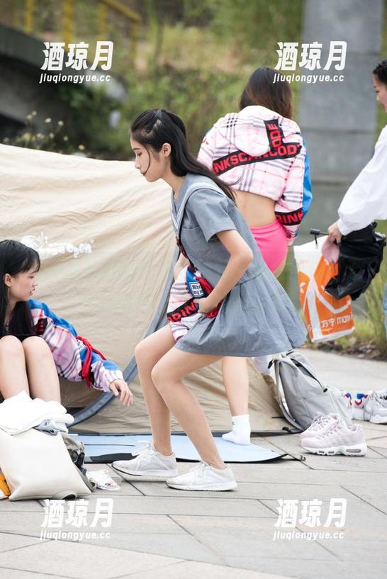 牛仔裤高跟阳光下的硬照，魔镜街拍：无圣光也罢，作品照样给力！