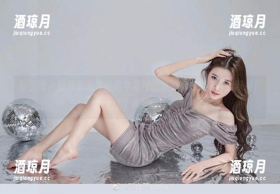 微密圈 - 翻开黎允熙的跨年福利图包，真心打算向全网推广这个系列啊！